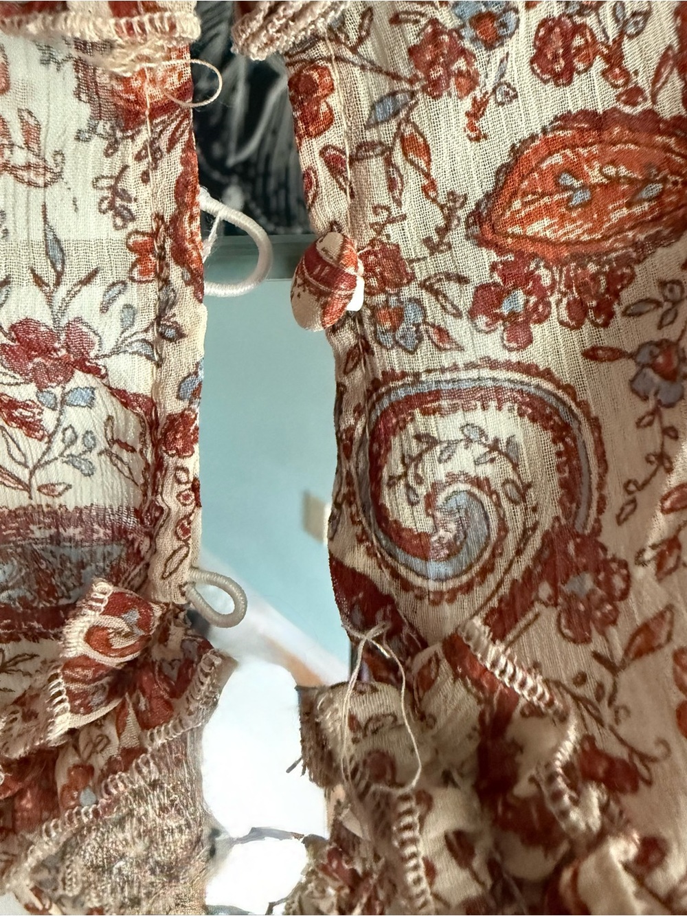 Ruffled V-Neck Paisley Mini Dress in Rust VENUS small 4 *see flaws in pic - Picture 5 of 6